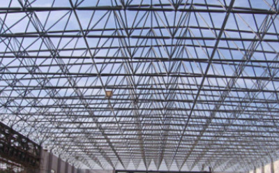 共和钢结构厂房屋面板及保温层安装